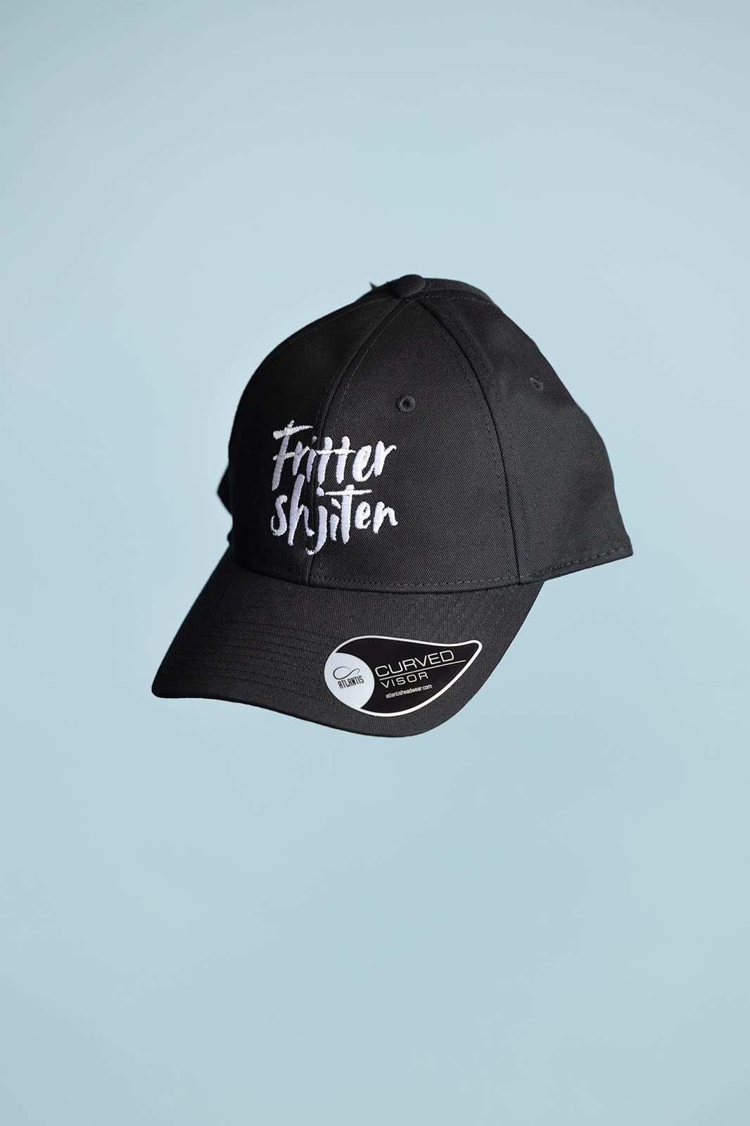 Sort caps med «Fritter shjiten»-brodering